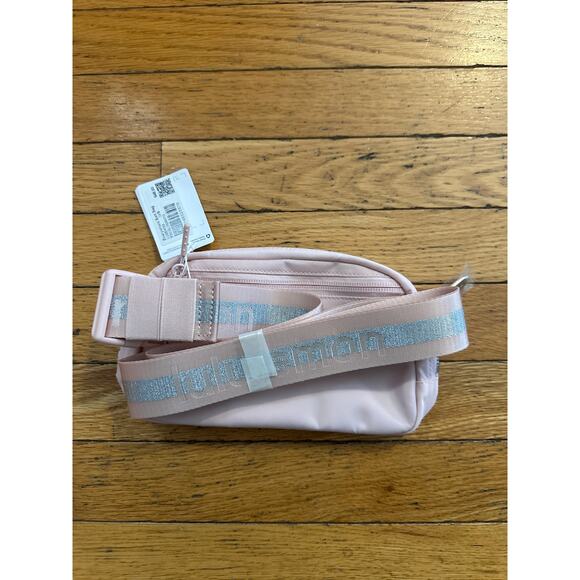 Lululemon Everywhere Belt Bag Pink Mist NWT Fanny Pack Crossbody - Picture 2 of 2